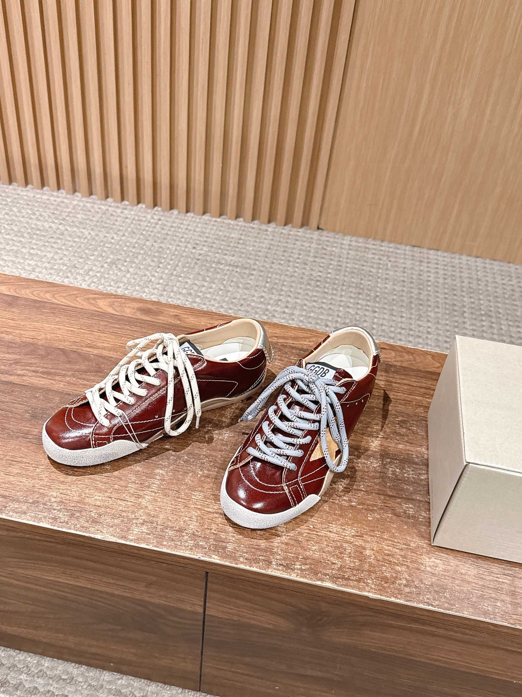 801 골 GGD (남녀공용) Deluxe Brand 스니커즈