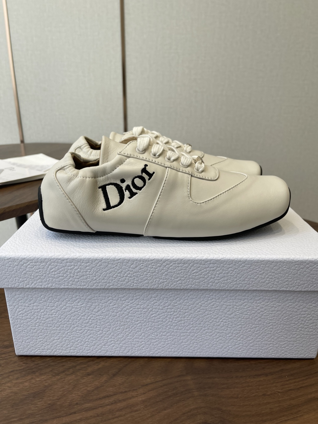 366 디 DIO 쾨르 스니커즈