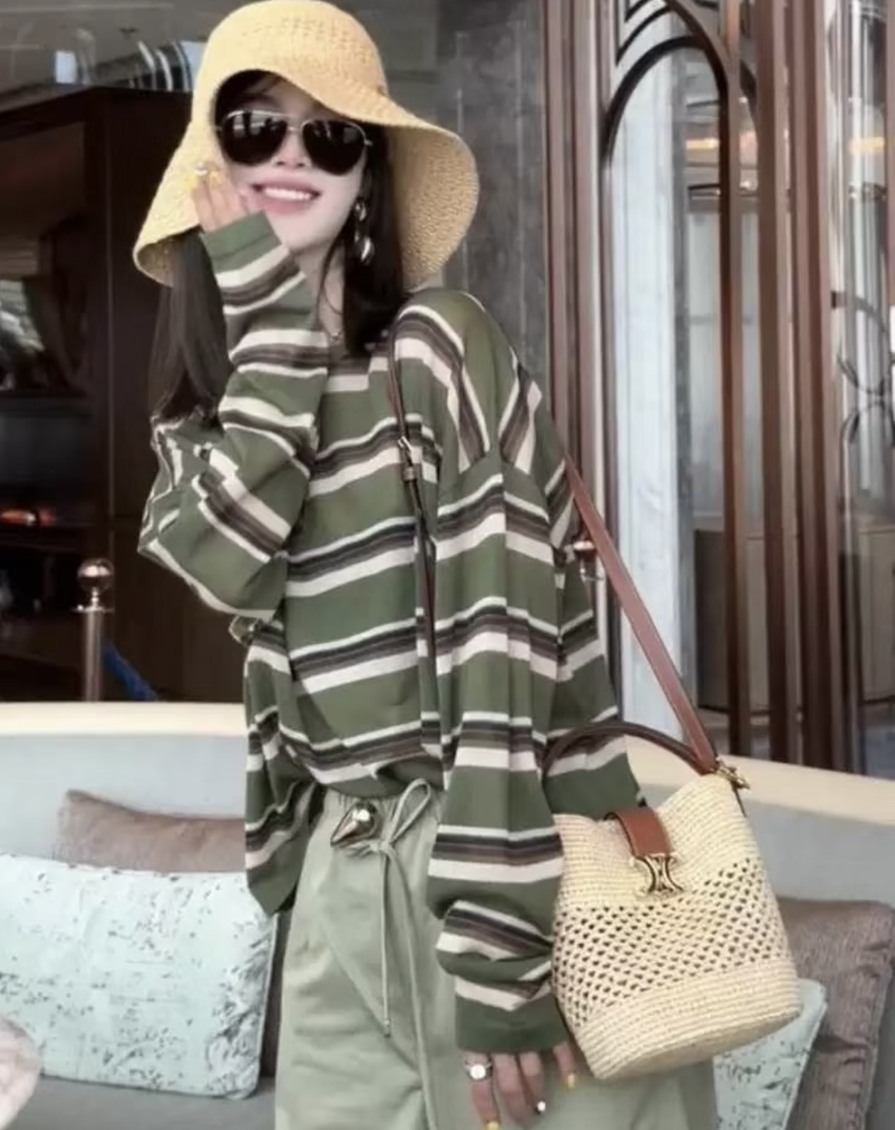 942 셀린 CEL 라피아 카프스킨 버킷 토트백  (로에)